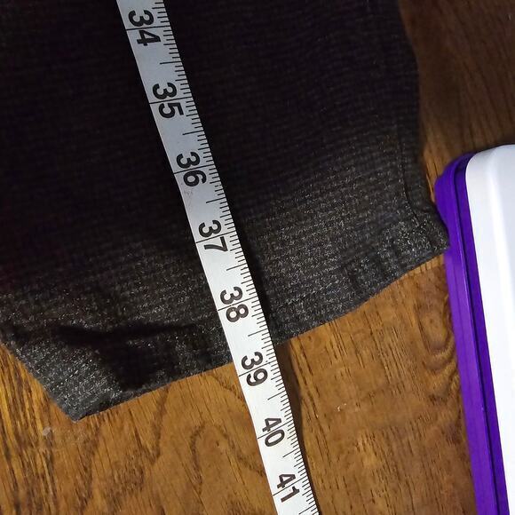 Versatile Black Chinos with Classic Straight-Leg Cut - Picture 10 of 10